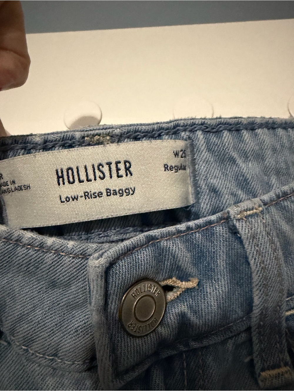 Hollister Light Wash Low-Rise Baggy Jeans